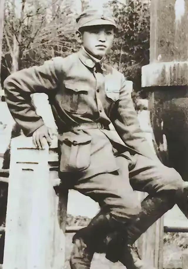 1949至1950年，140师参谋长黎原因打仗厉害，资历却不够，军长曹里怀循序渐