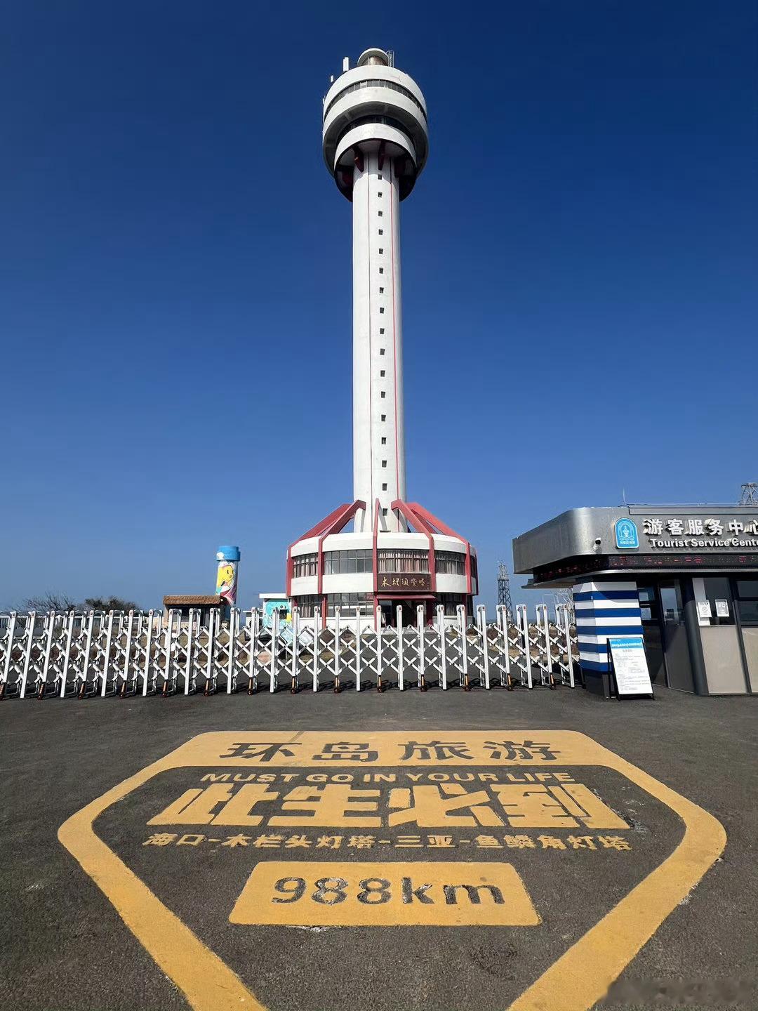 吴磊在烈日下的骑行服、晒痕、湿透的后背，是坚持的勋章。千公里环岛，用热爱对抗酷暑