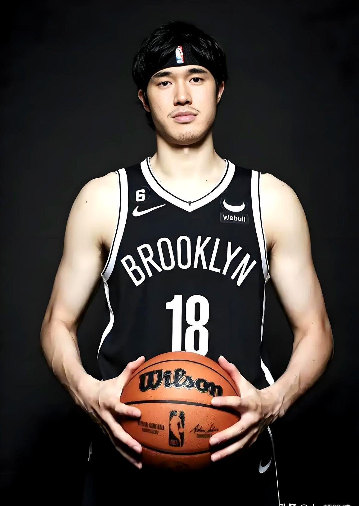 新一届日本男篮12人名单：

名单包含渡边雄太等12人，平均29岁、1.92米，