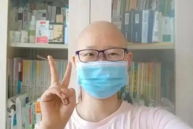 痛心！2019年，河北一名身患癌症的女孩在病房对着亲友情绪爆发：“我凭什么就该死