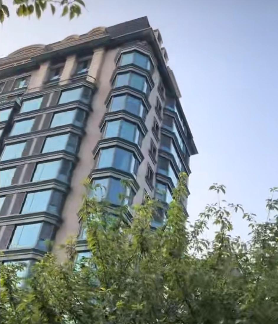 现在“买房”和“卖房”是麻杆打狼两头害怕！

买家有两怕：
一怕买完就站岗，所以