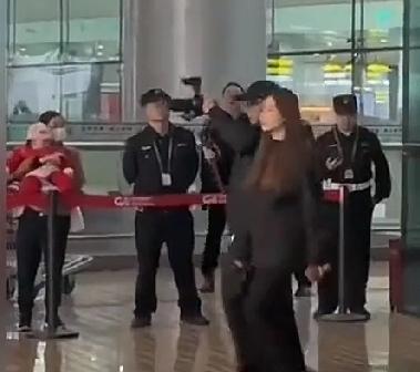 这样“夸”人，咋听着这么别扭！
“重庆真棒！抵制狂热粉丝
追星王楚钦孙颖莎，
直