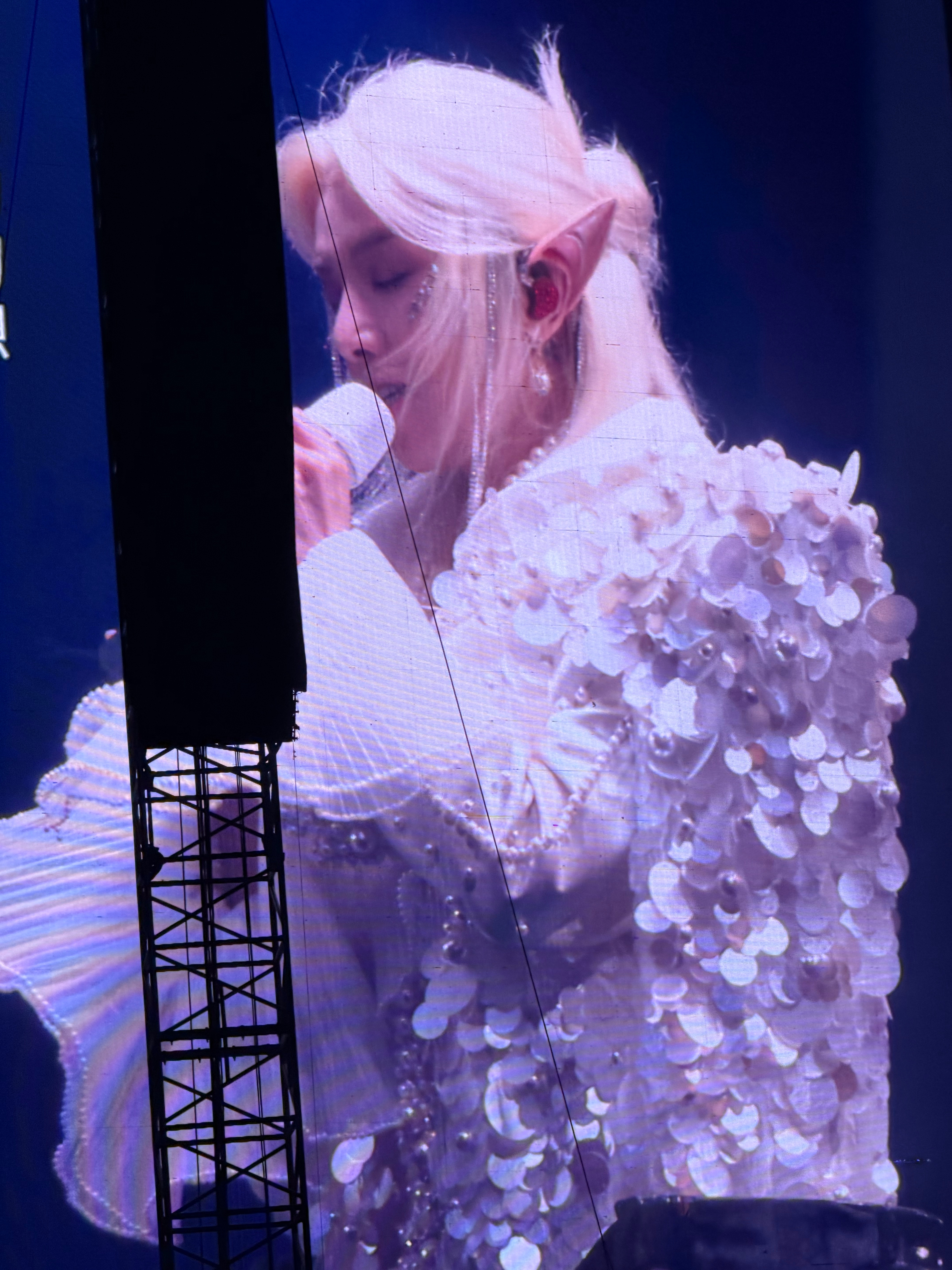 华晨宇[超话]华晨宇火星2.0南京首演呜呜呜精灵耳 ​​​