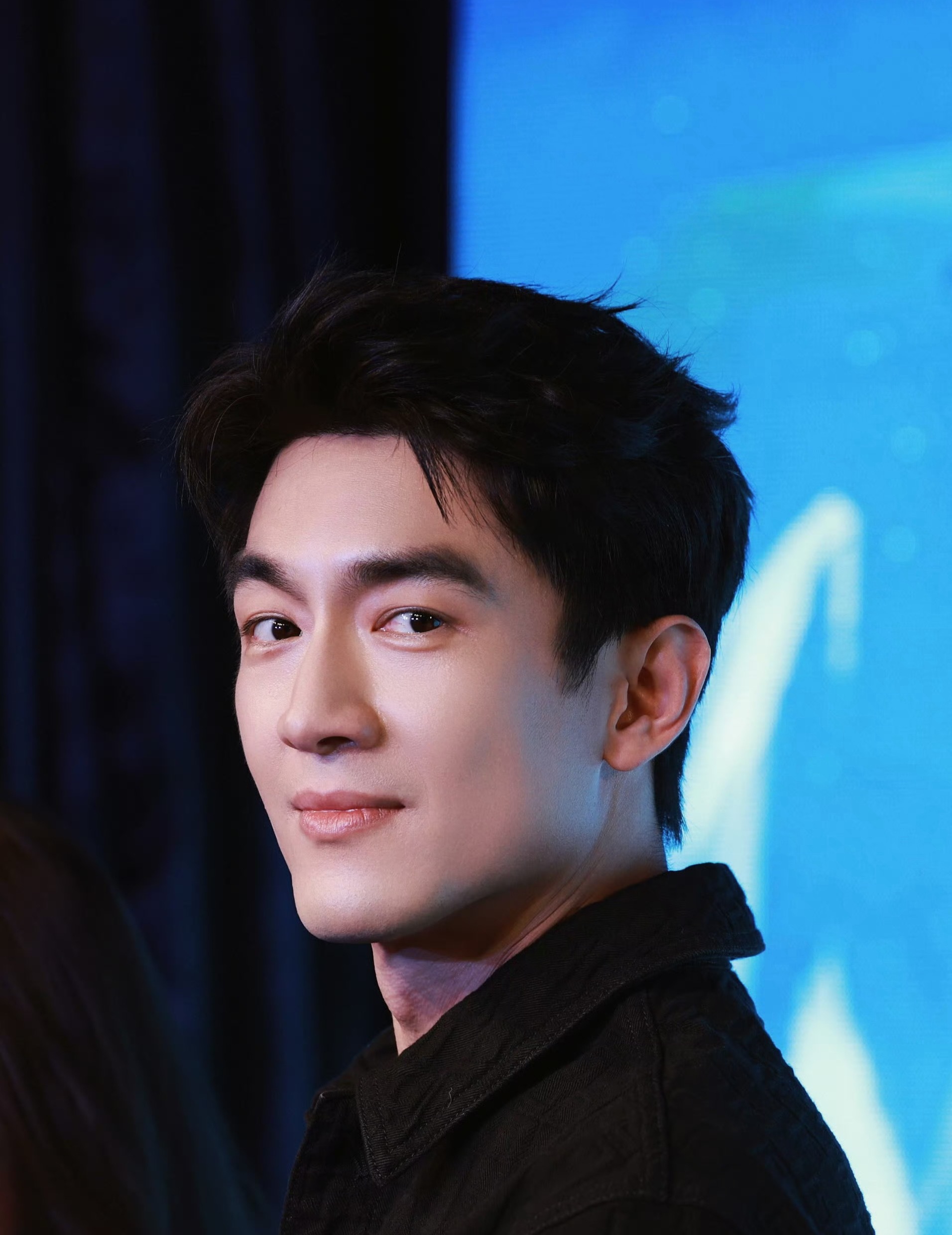 🍂𝑯𝒆𝒍𝒍𝒐, 𝑵𝒐𝒗𝒆𝒎𝒃𝒆𝒓🍁“十一月继续持保