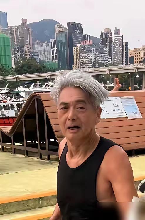 现代版守财奴，香港大名鼎鼎周润发身家五十多亿，每天自己买菜做饭，吃的简朴便宜的东