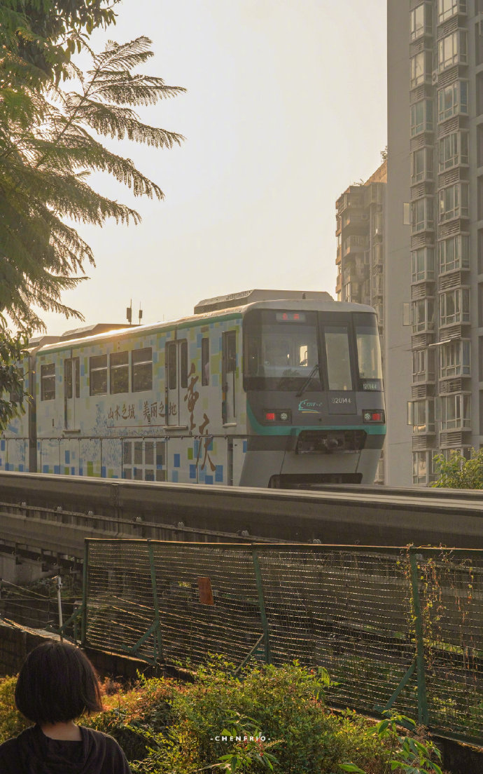 有哪些让你醍醐灌顶的话？1、人哪有好的，只是坏的程度不一样而已。——宫崎骏《哈尔