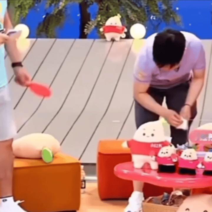#孙颖莎告状# 
告状也是人传人了吗[笑哭][笑哭]自从潘展乐告状之后就是张博恒