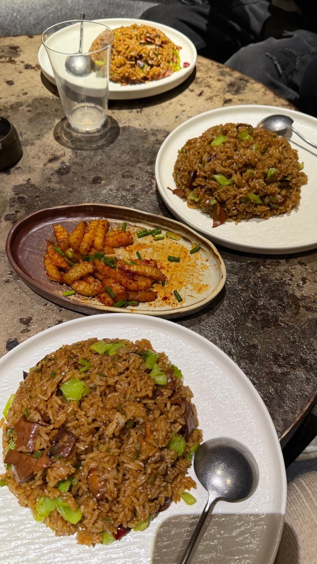 妈啊这家披萨好吃！！！大理古城清真的 巨好吃 巨好吃吃了两个嘿嘿 