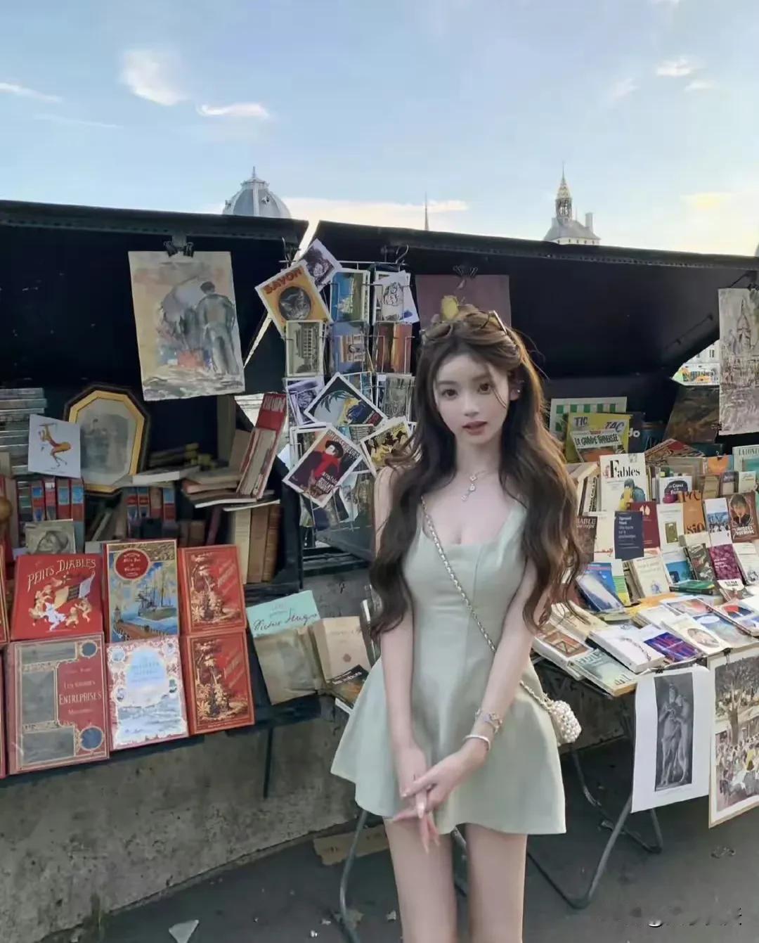 王思聪带懒懒环球旅行法国站，从优雅蕾丝到热烈红裙，美到犯规。懒懒的颜值和身材真的
