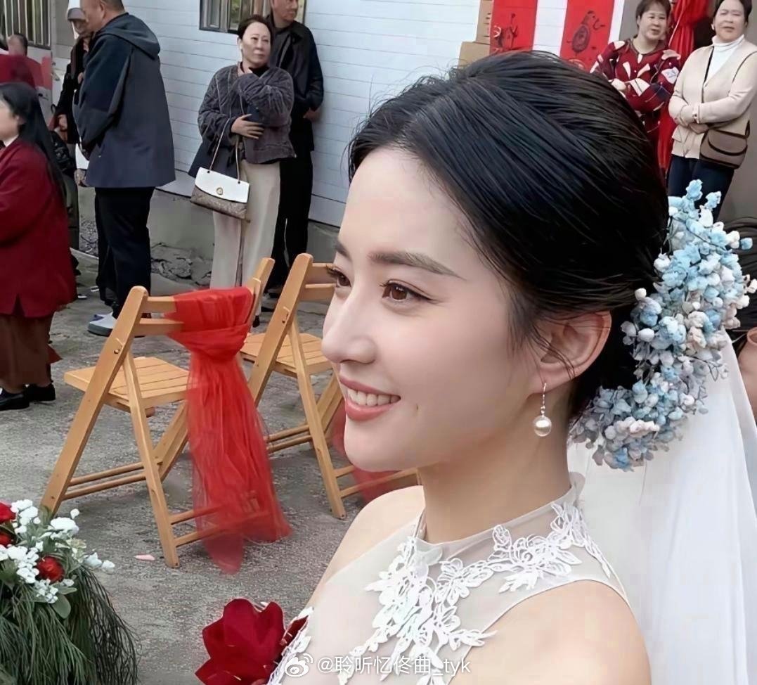 深圳一新娘撞脸刘亦菲，这颜值到天花板了吧 北京·团结湖北三条