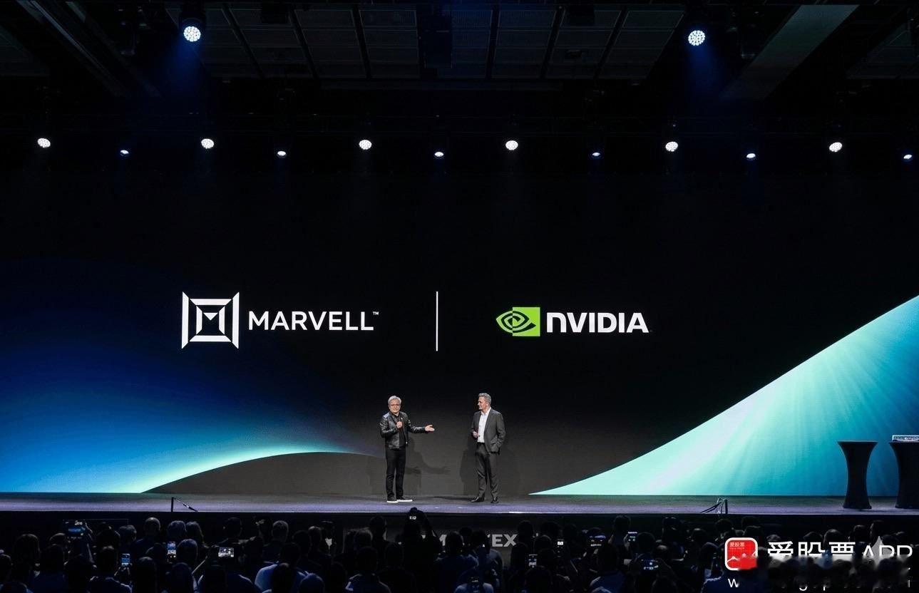 【黄仁勋、Marvell CEO同台对谈：未来AI拼的不是算力是连接 “能用铜就