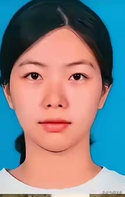 22岁的信阳姑娘，刚大学毕业，身形才45公斤，跟妈妈视频时还笑着说“下雨了，明天