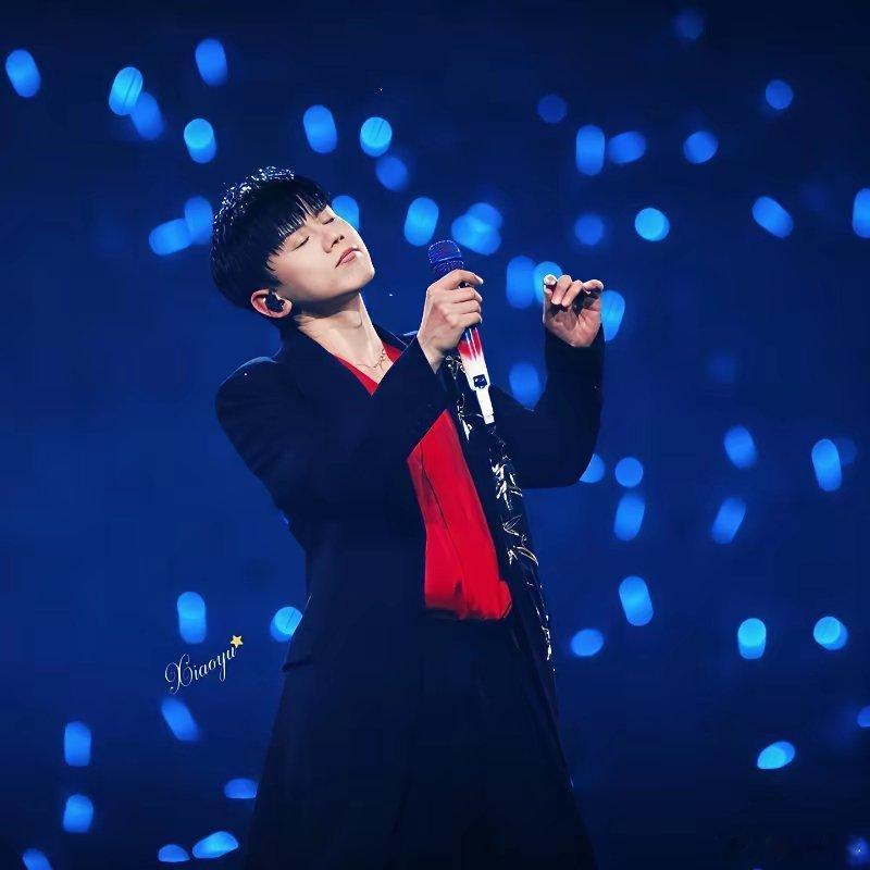 张杰的演唱会要在鸟巢连开16场。太震惊了！鸟巢八九万座位，16场就是一百多万人次