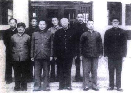 1966年,韦国清(前排左二)在南宁陪同国家副主席董必武(前排中)视察工作