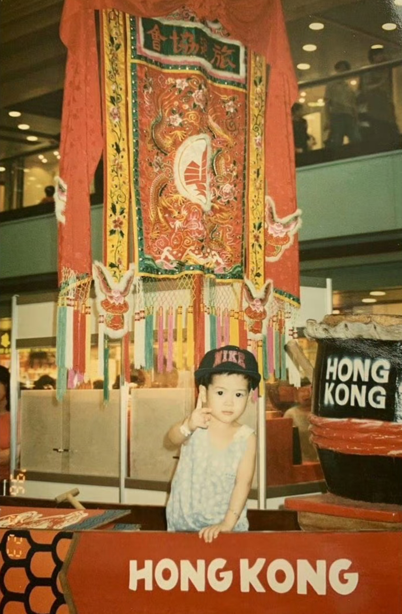 以防你不知道30年前，2岁的王嘉尔长这样