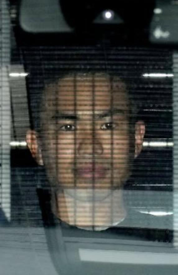 日本东京3月24日上午出大事了：一个男人翻墙直接冲进中国驻日大使馆，手里还握着1