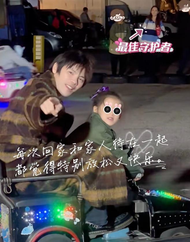 向佐郭碧婷又上热搜了！这次居然是带娃逛超市被拍？网友炸锅：豪门生活也太接地气了！