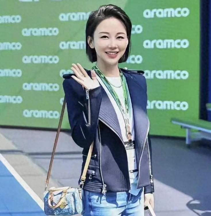 44岁潘晓婷近况曝光！气质出众却无人敢娶，潘爸爸后悔当初管太严。

2026年斯