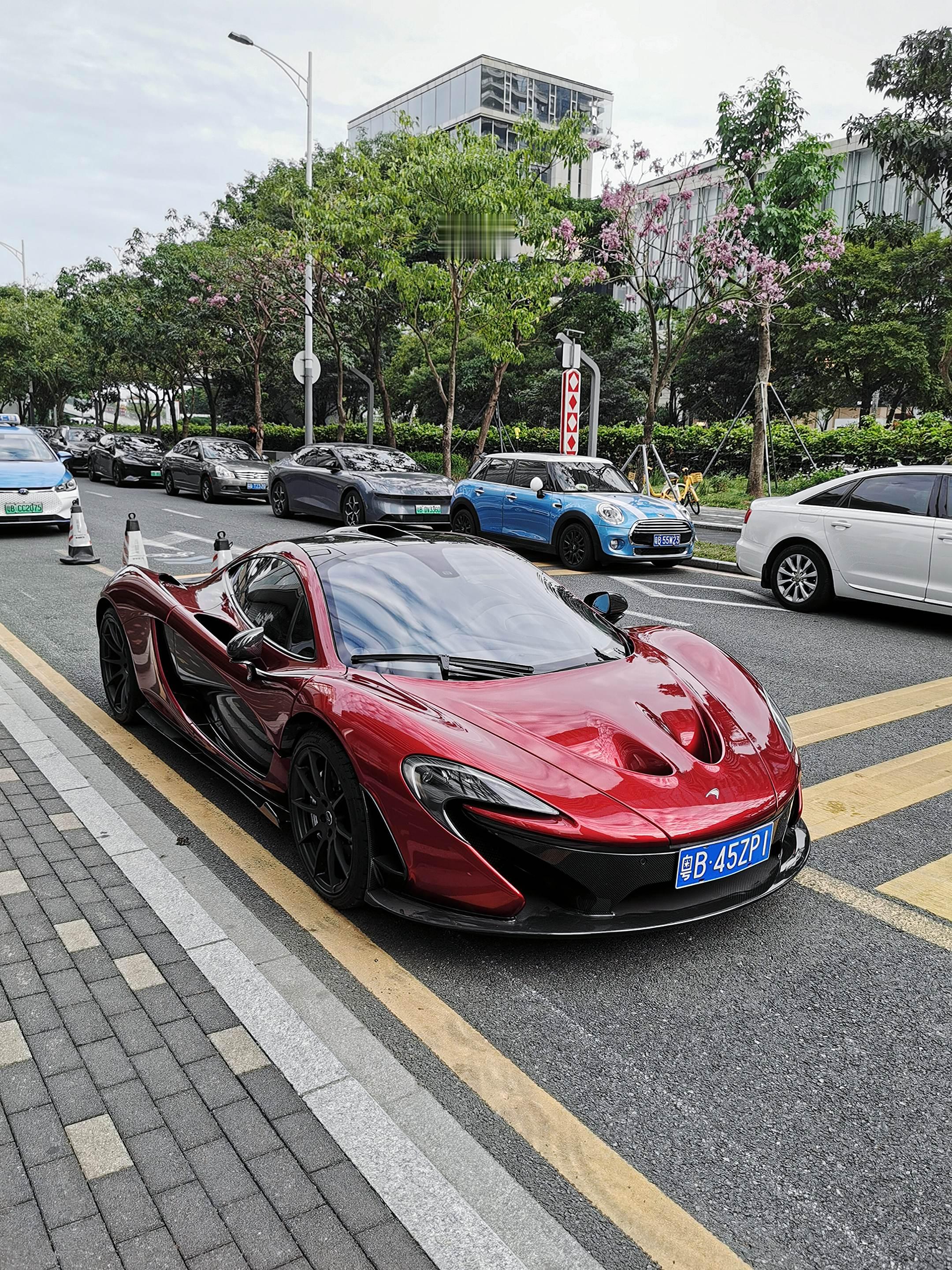 深圳湾偶遇笑脸杀手迈凯伦P1