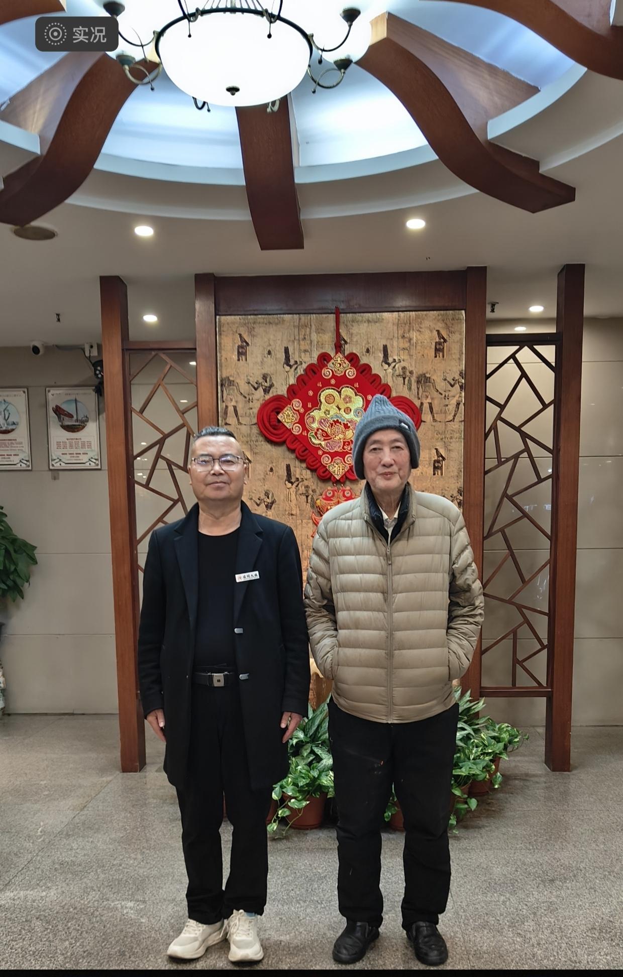 水调歌头•深切怀念钟振振教授

李家宁(中国)

曾坐春风里，六度近师前。
两回