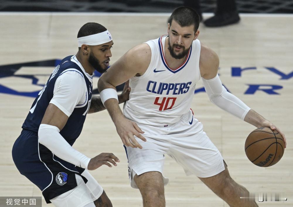 东契奇35+10独行侠大胜快船 抢下天王山拿赛点
北京时间5月2日，NBA季后赛