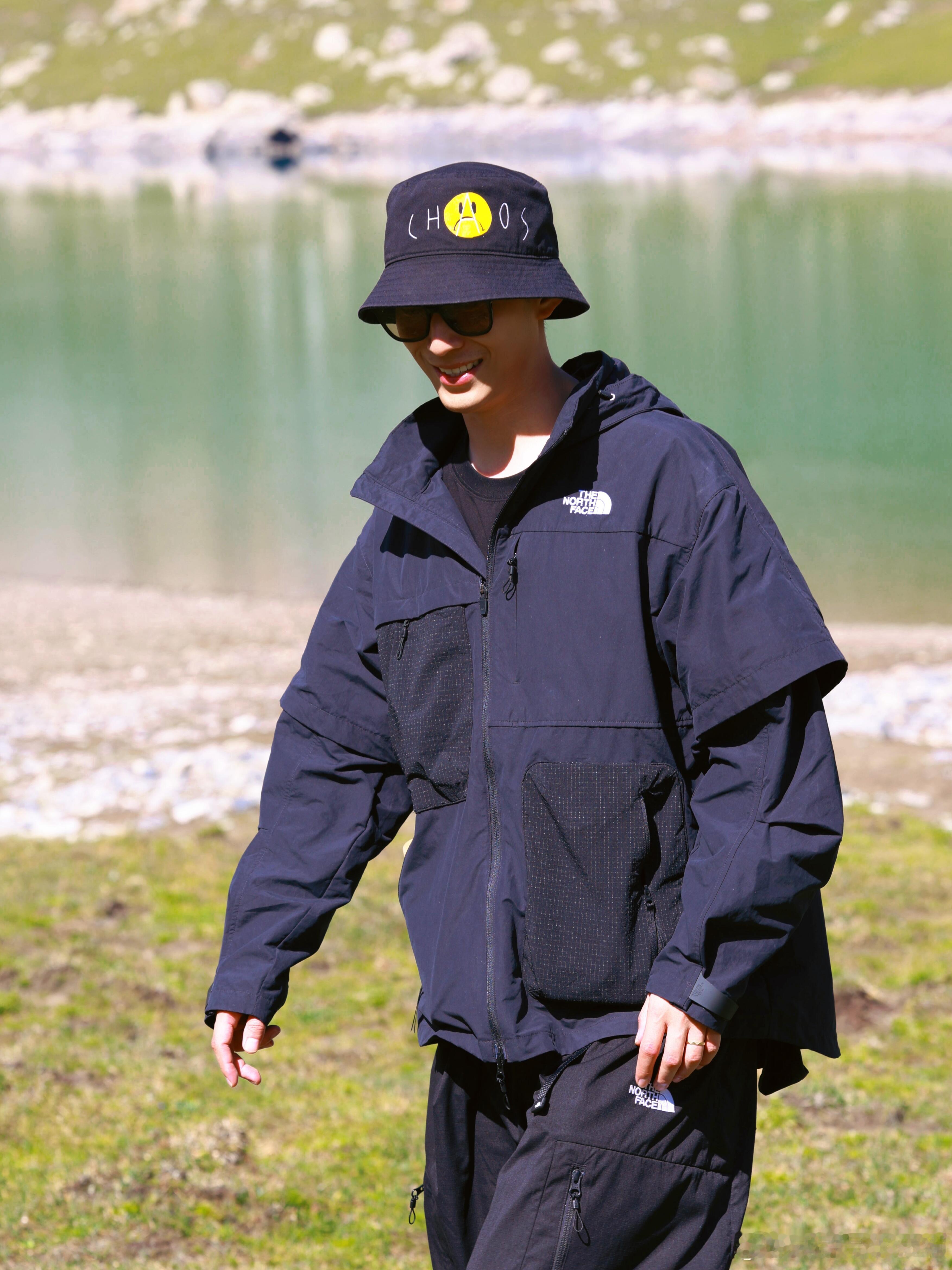 窦骁喜欢极限运动窦骁问五一去哪玩儿 谁能想到气质儒雅的窦骁，私下痴迷各种极限户外