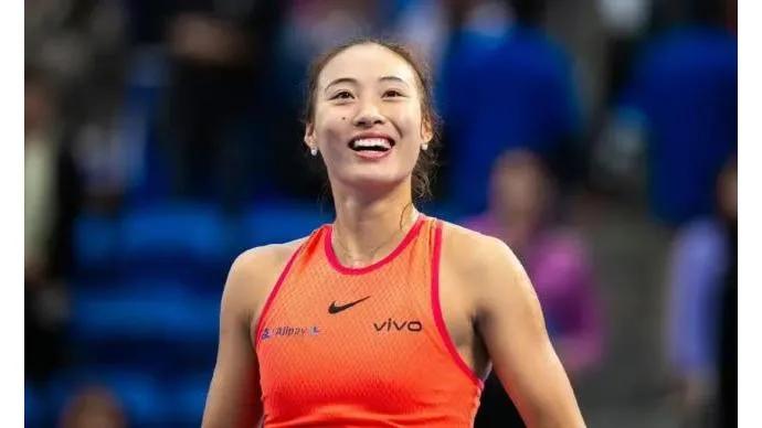 提前恭喜郑钦文2：0赢得WTA年度总冠军，奥运冠军不是吹的，实至名归！