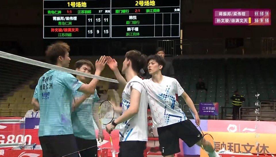 孙文骏昨天赢王昶，今天赢梁伟铿羽超联赛