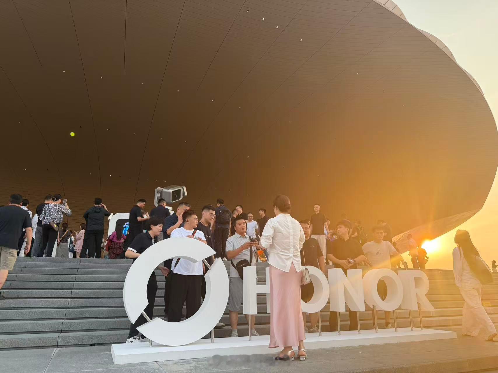 荣耀发布会来啦 广州深圳的天气是真好 