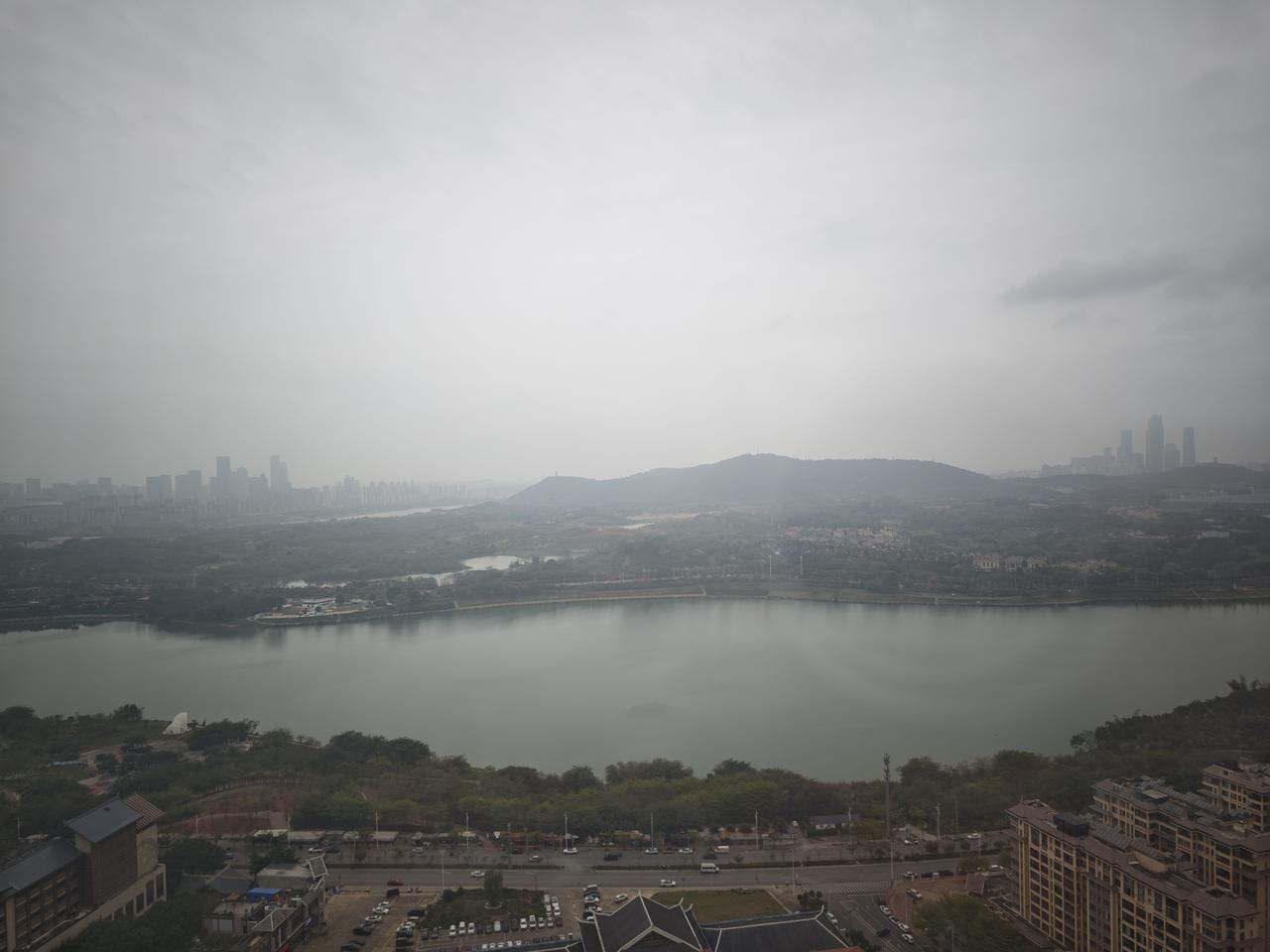 最近挂在嘴边安慰自己的一句话是：“大不了这个月全勤不要了，先把命保住再说。”
前