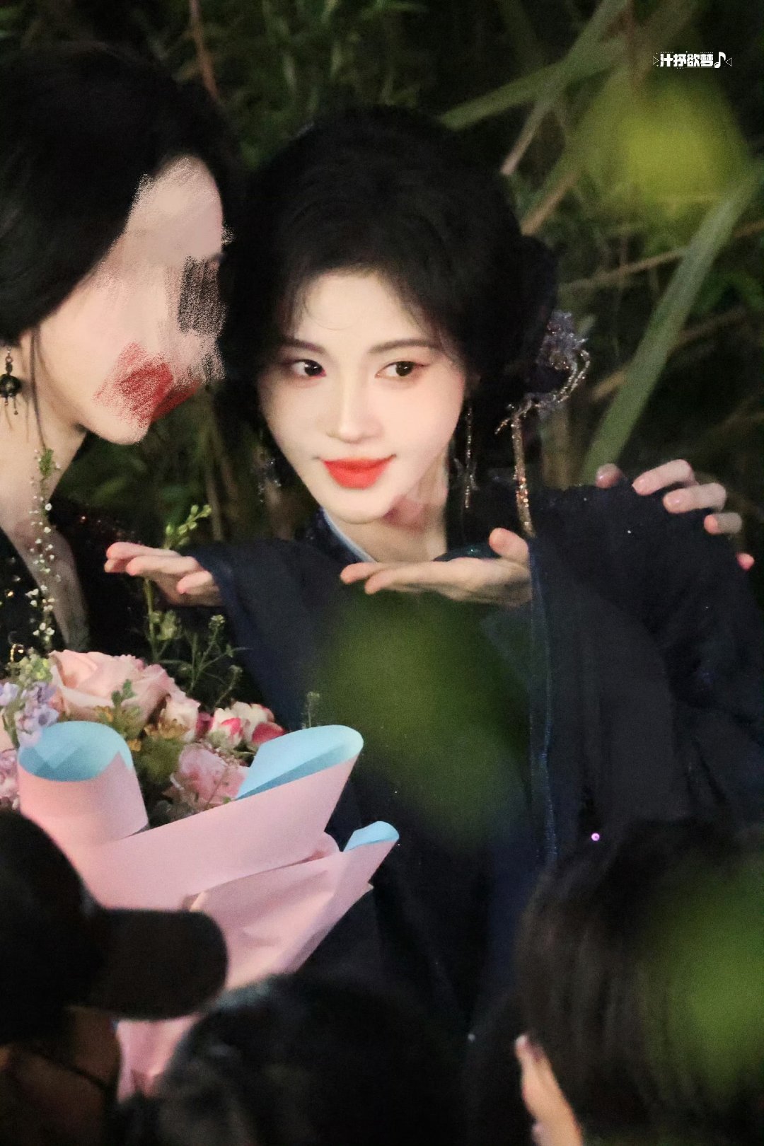 小小的身体里居然能同时看到小白花和媚骨天成鞠婧祎