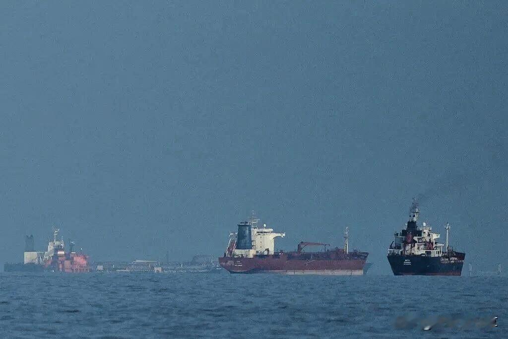 5月4号，阿联酋外交部发了条声明。伊朗无人机打了他们一艘油船，就是阿布扎比国家石
