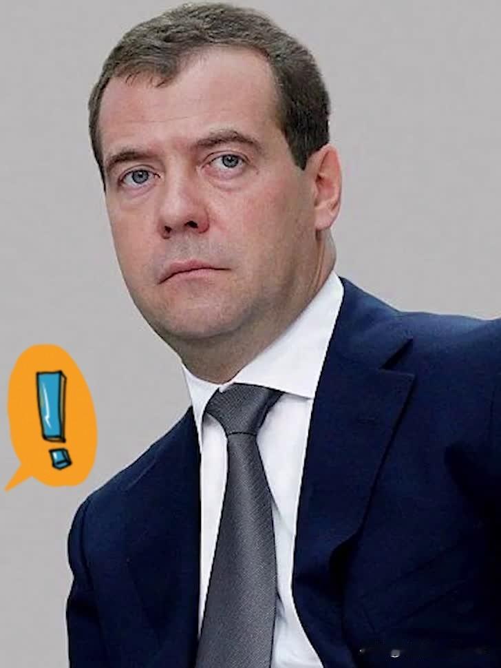 “国际局势就像火药桶，一点就炸，但炸之前，先看看谁先怂！”
美国紧急打电话求和，