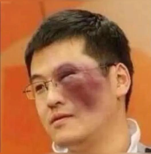 大唱反调，杨毅这次不会被打脸了吧？
杨毅曾经在节目中，多次看衰詹姆斯回骑士，不仅