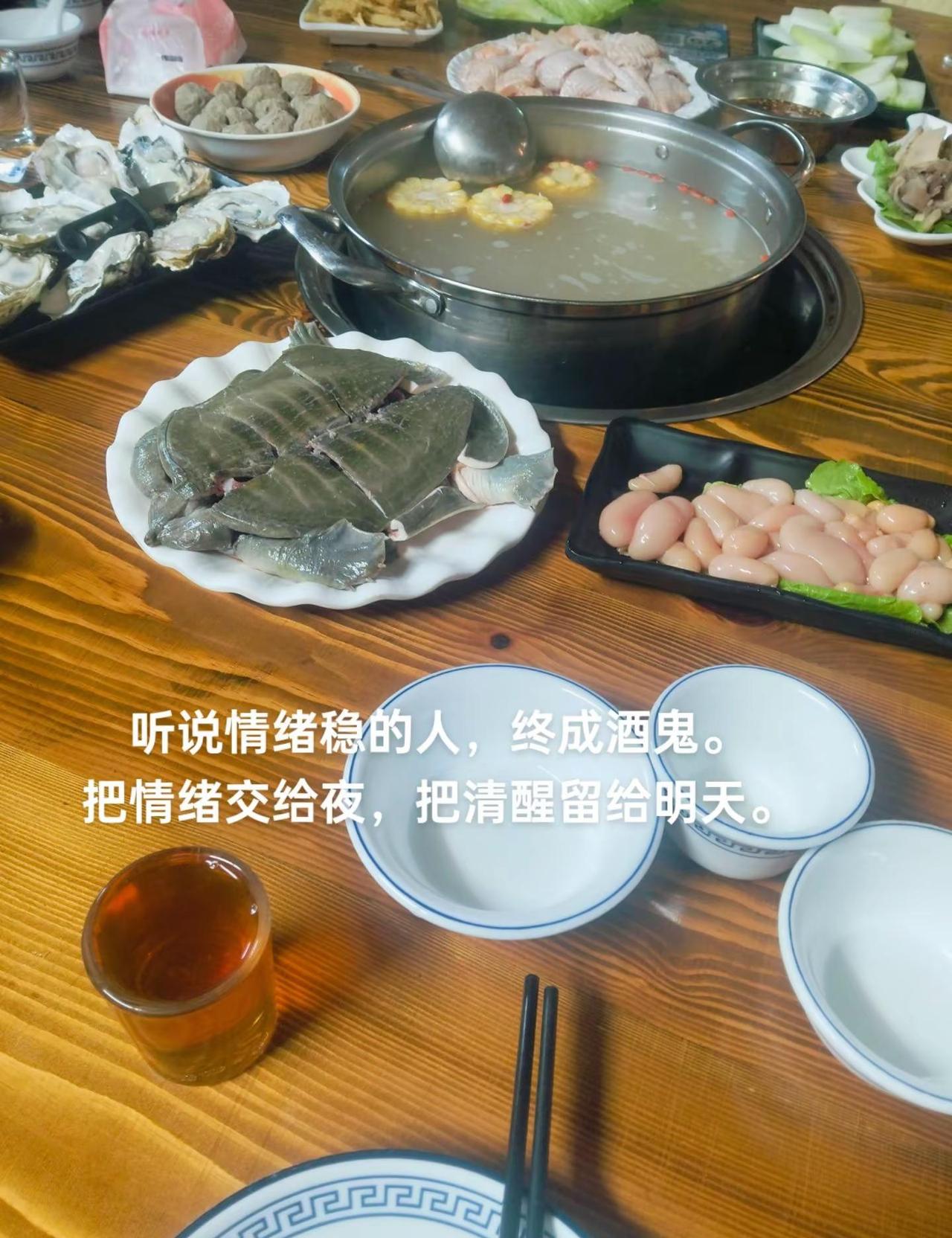 马年想慢一点：不催自己，不勉强人，一杯酒敬前路，也敬分寸。