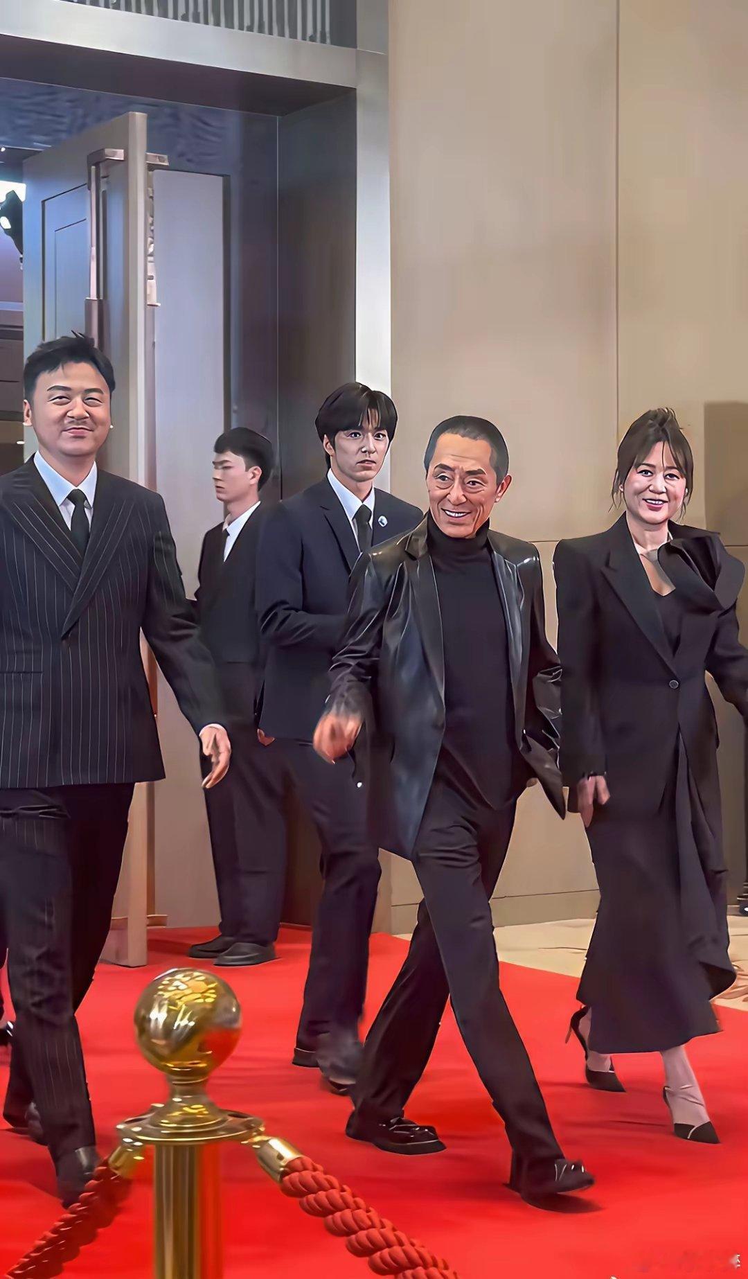 75岁的张艺谋，早已到了含饴弄孙、安享清闲的年纪，可他偏不，依旧在创作一线全力冲