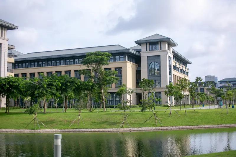 “考上研究生是对混子的最大惩罚”这话真挺在理。好多人考研时没做好心理准备，以为读