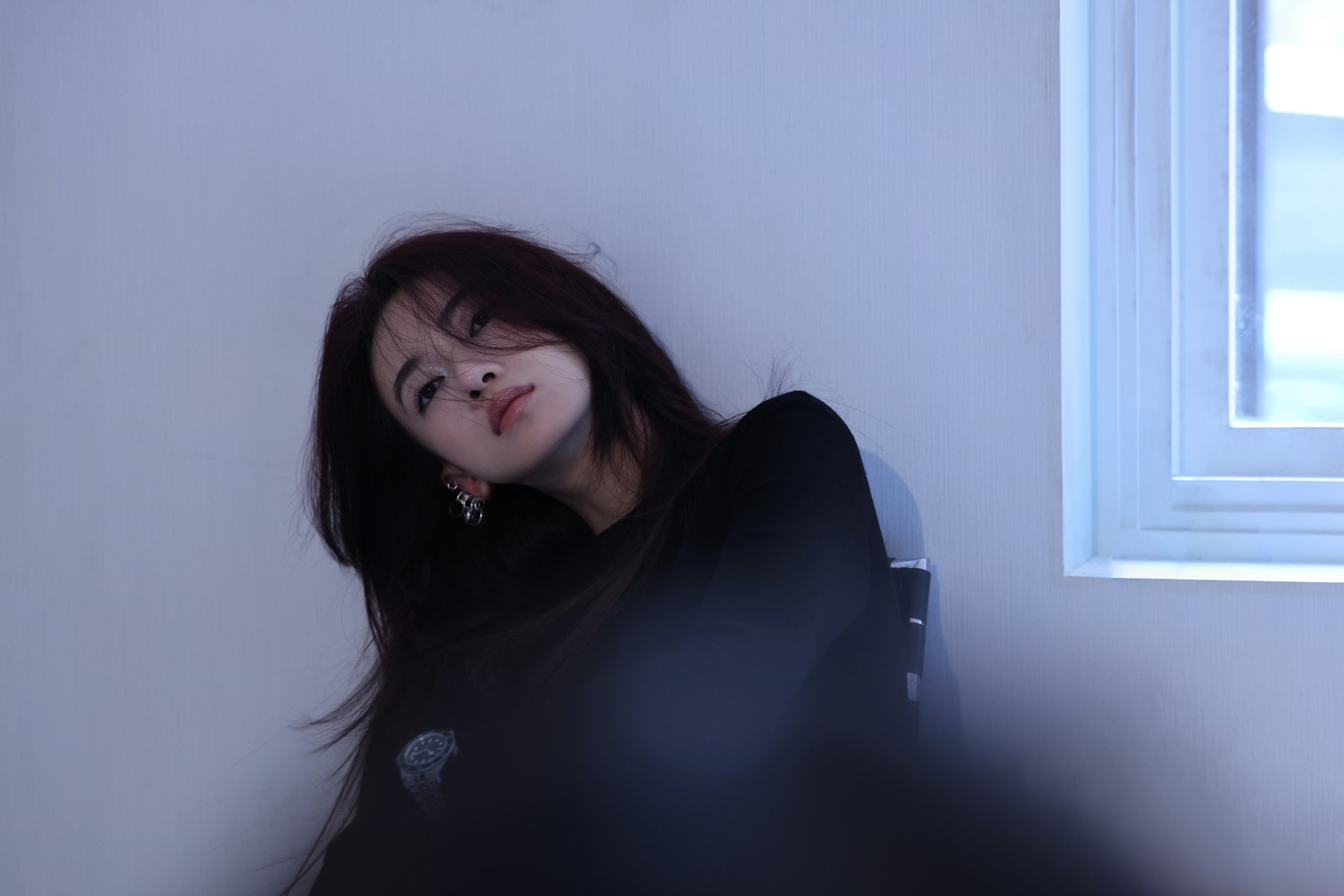 吴谨言vs吴慎行吴谨言短发plog太有感觉了！随手一拍都这么飒，眼神镜头表现力绝