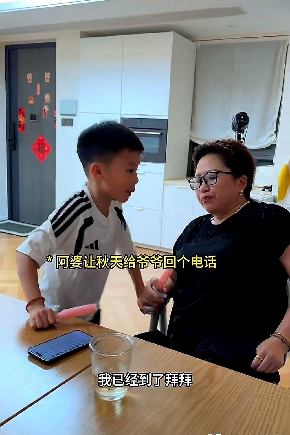 孩子一句“不想说”，要劝上十分钟才肯打电话？
看完秋天回家这段，我又被阿婆的耐心