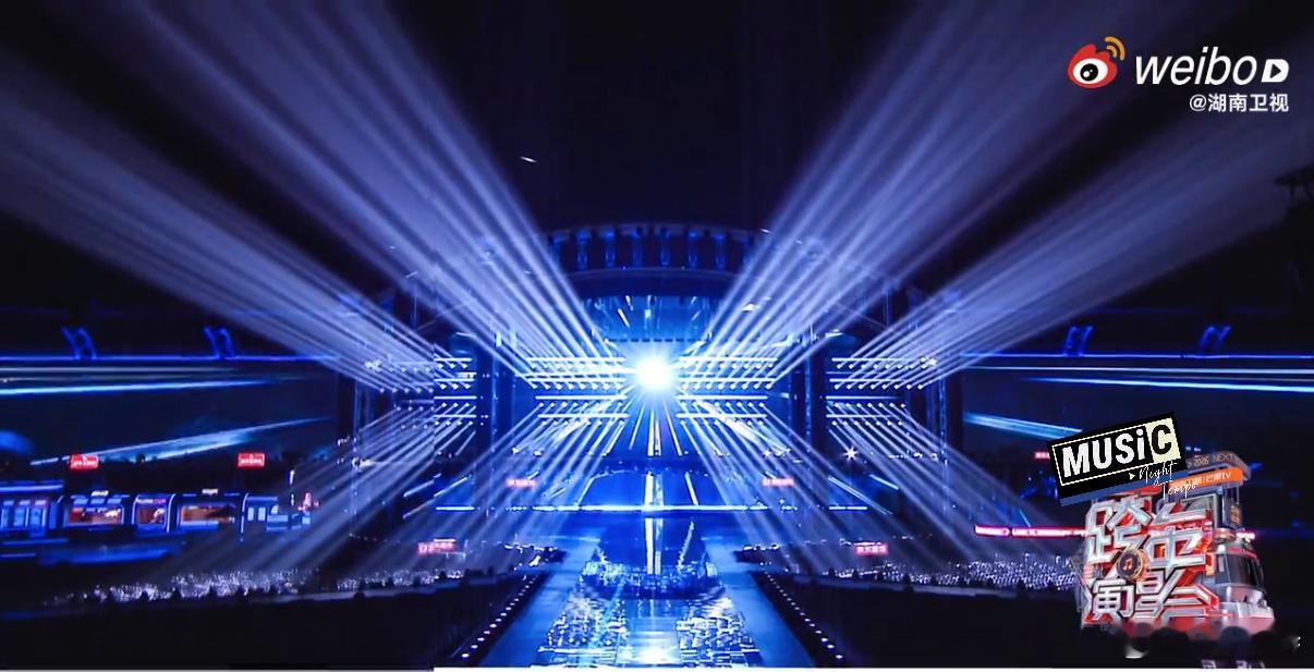 湖南跨年真开高铁了湖南卫视跨年催你上车 今年的跨年演唱会，湖南卫视独具匠心，竟将