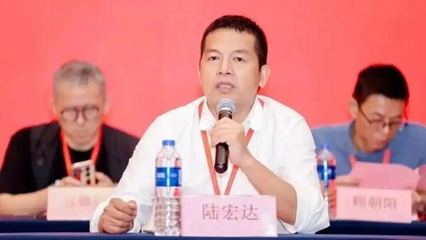 再有钱也不能干违法的事情！实锤！陆宏达海外涉性侵被诉，国内已被羁押
 
4月29