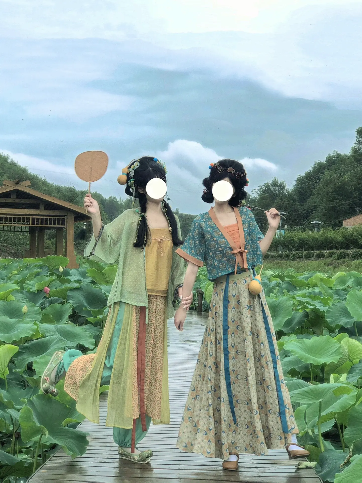 每天都伸着懒腰，大摇大摆…