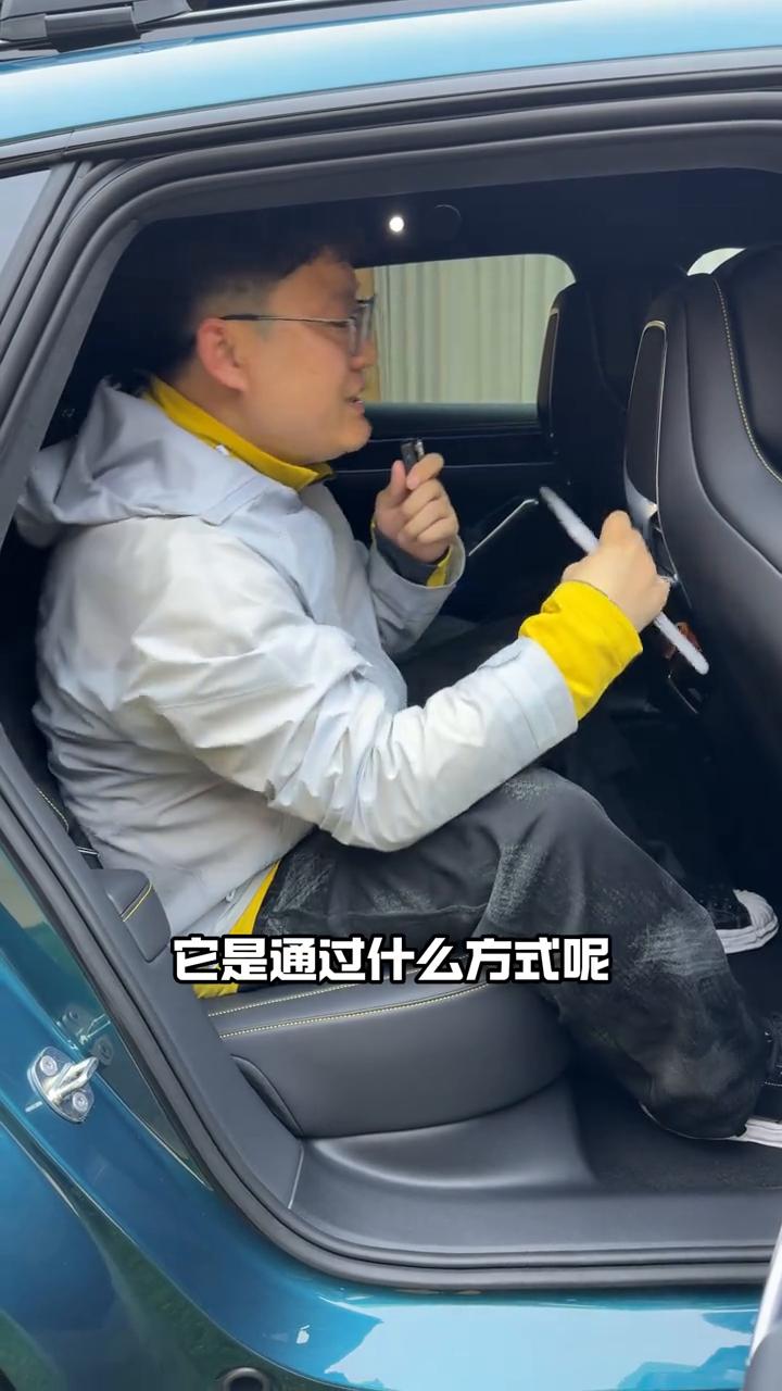 尚界Z7跟Z7T在后排设置了一个华为的MagLink这样一块屏幕，它是通过什么方