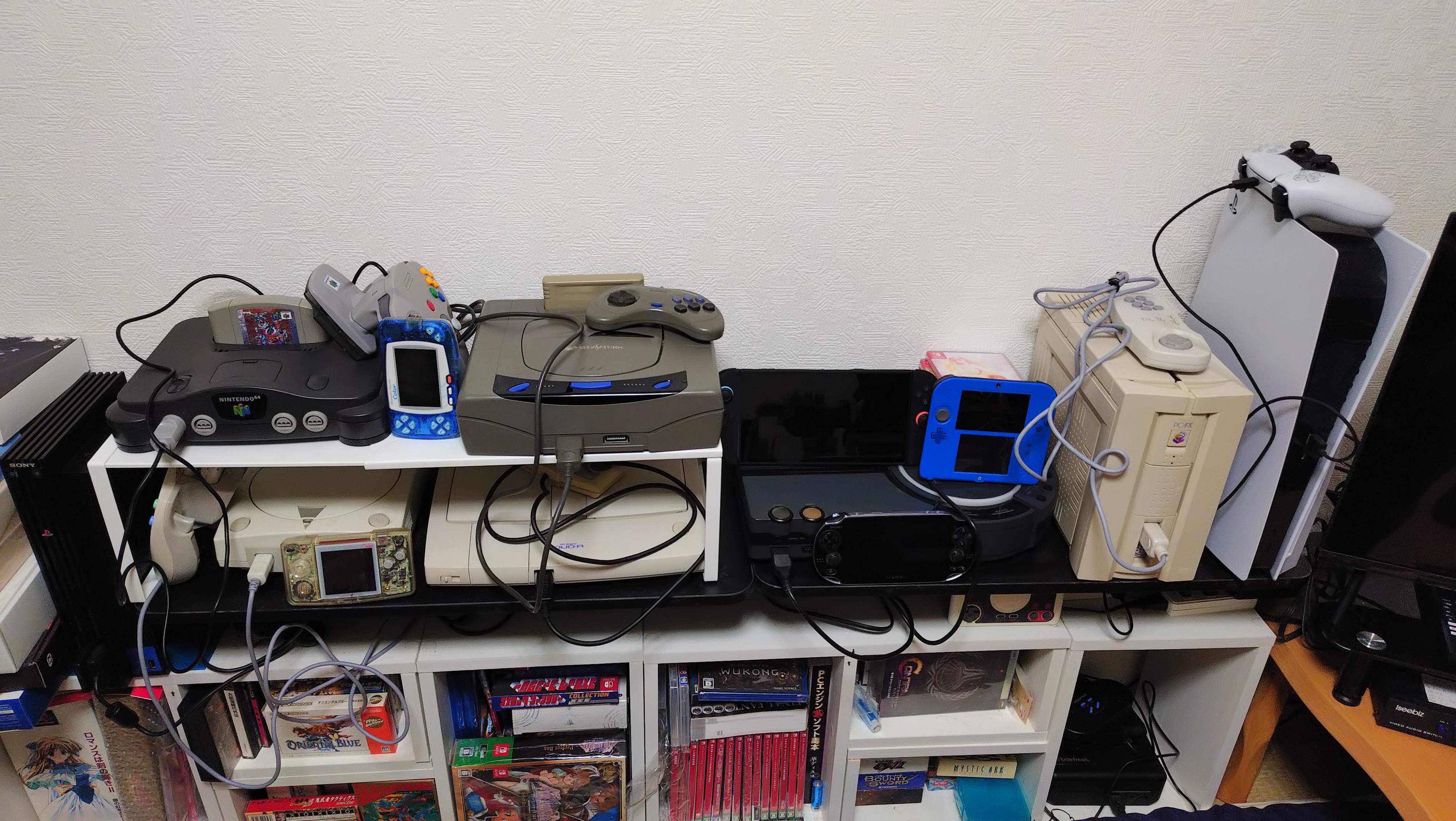 左起:PS2、N64、DC、NGP、WSC、PC-E、SS、NS2、MDCD、P