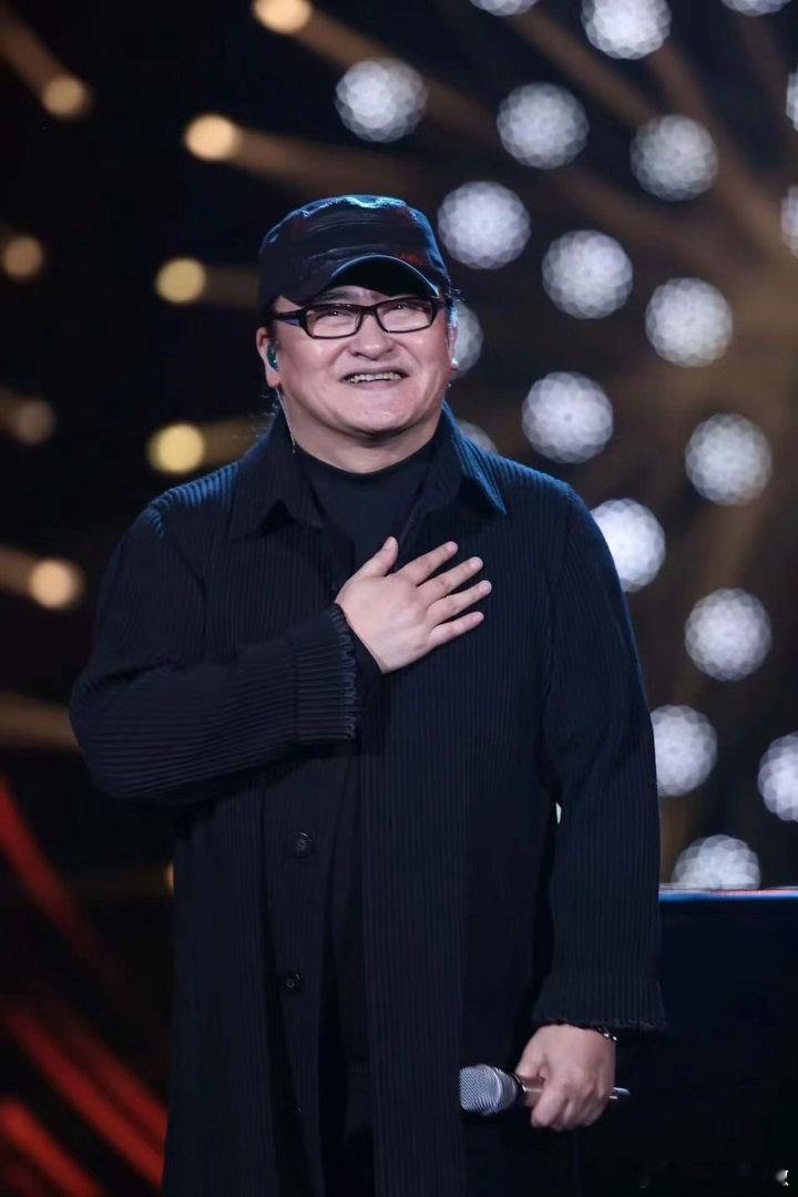刘欢去世 其实很多人纳闷，63岁的刘欢离世，对外发布讣告的为什么不是女儿刘一丝，