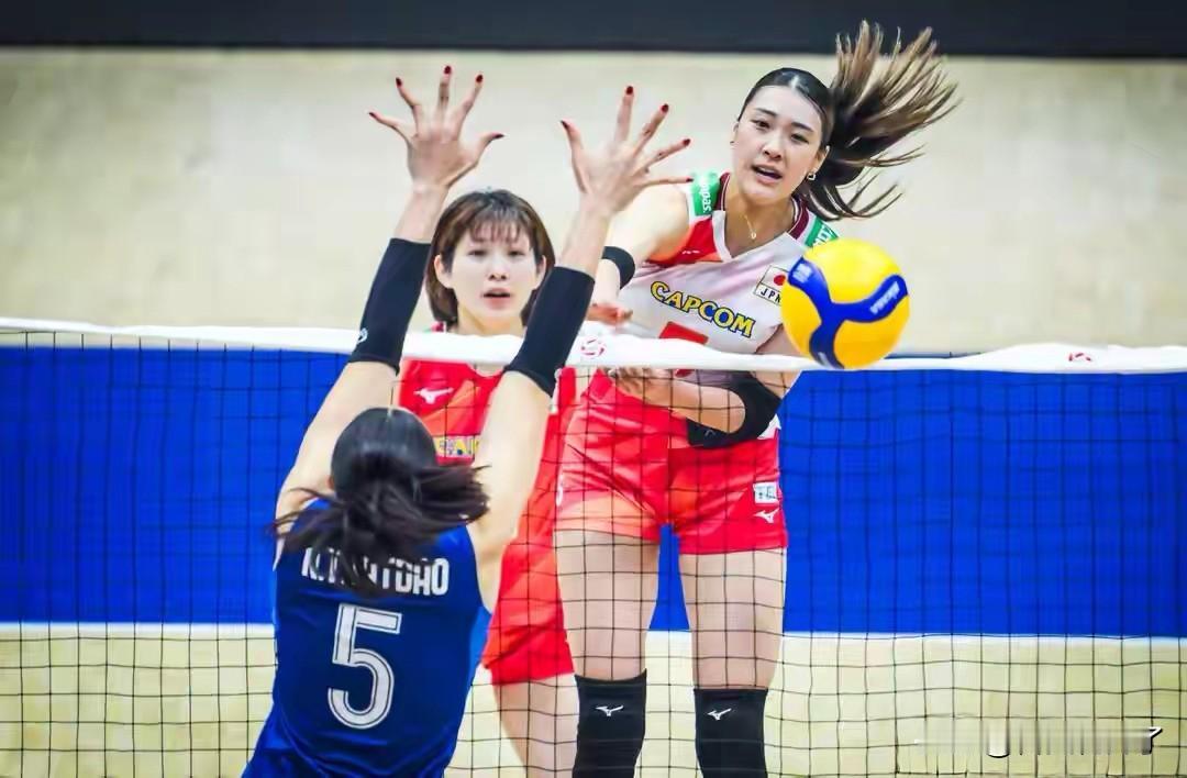 日本破防了，女排亚锦赛半决赛1-3不敌泰国队，直接被关在决赛大门之外。

赛前，
