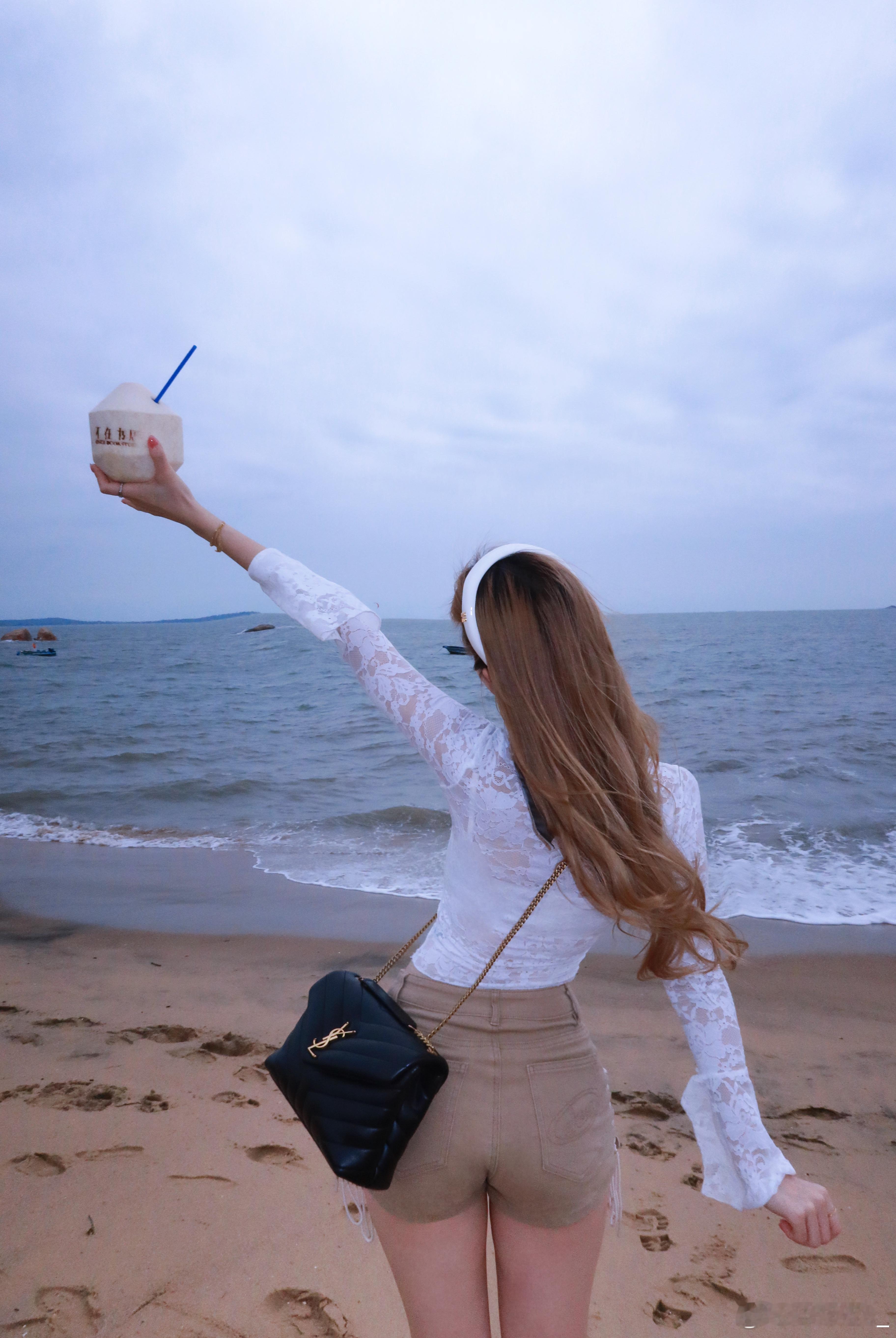 完全理解大家为什么会爱上厦门的海边🏝️​​​​抬头总能出现好看天空的天空☁️ 