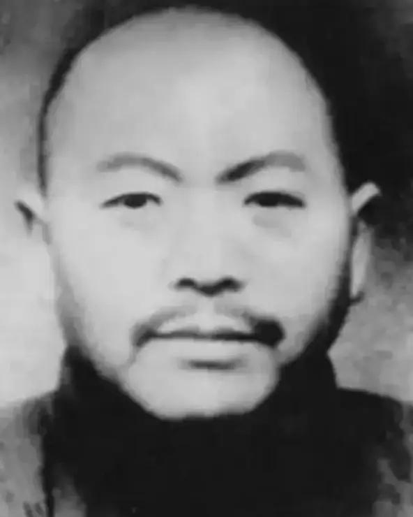 1941年，鬼子抓来20多个姑娘，就在几位姑娘要被糟蹋时，一个汉奸突然说：“太君