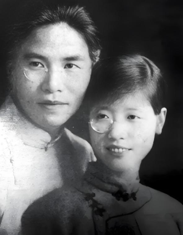 1935年，已婚8年的凌叔华，和27岁的武大外籍教师朱利安，正在屋里私会，谁料，