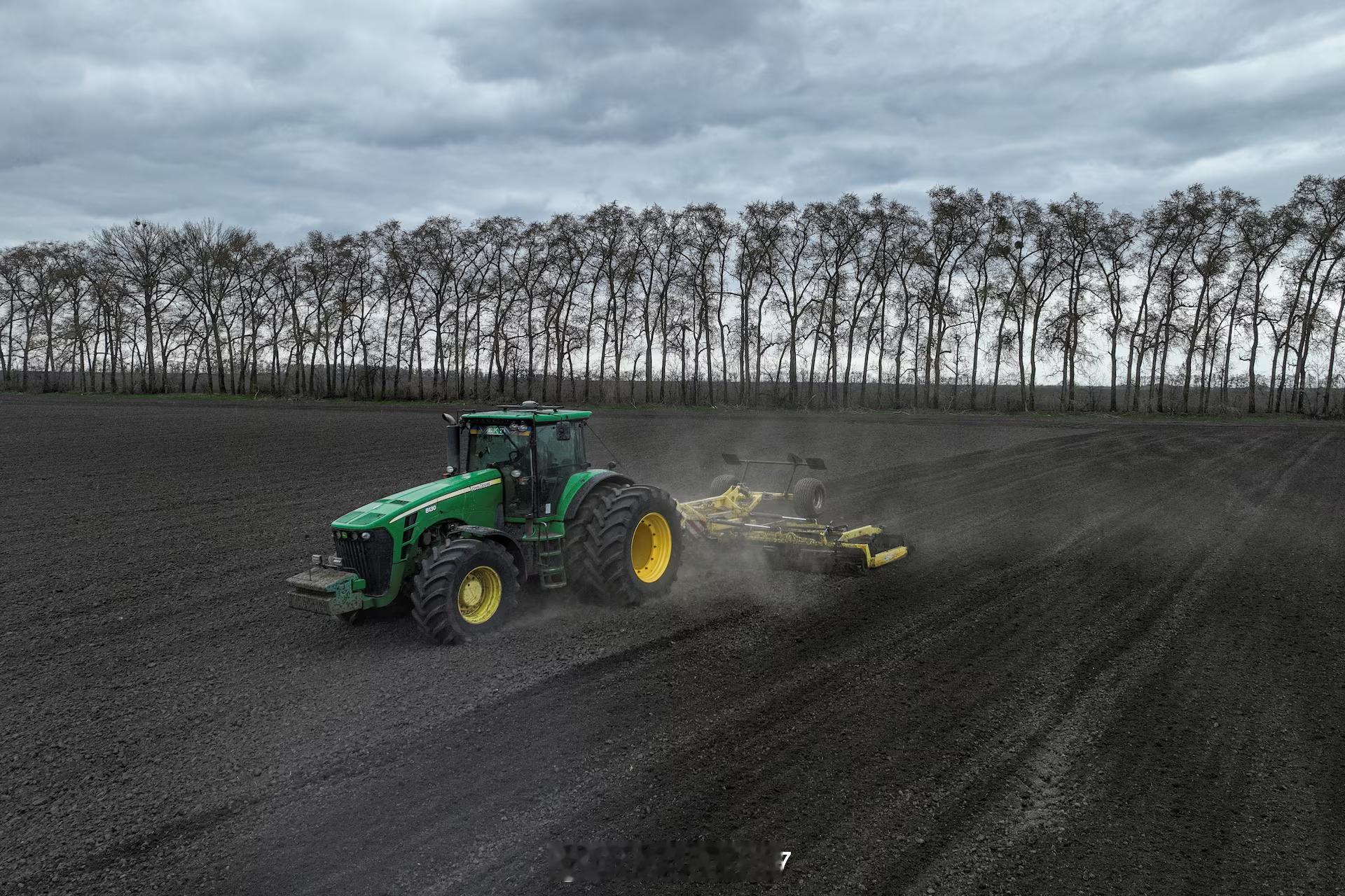 美国打伊朗，俄乌谁赢了？伊朗冲突导致乌克兰柴油价格几乎翻倍，达到每升92格里夫纳